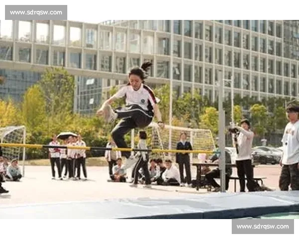 南京姑娘符艺嘉：首战亚青 100 米栏获第四，0.05 秒憾失奖牌仍耀眼