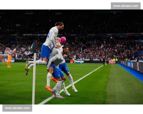 法国对阵荷兰比赛回看技战术解析与关键瞬间全景复盘深度观察与走势判断