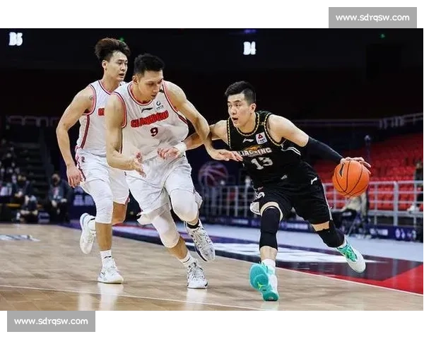 辽宁男篮激战广东巅峰对决上演攻守交锋引爆全国篮球焦点盛大对话